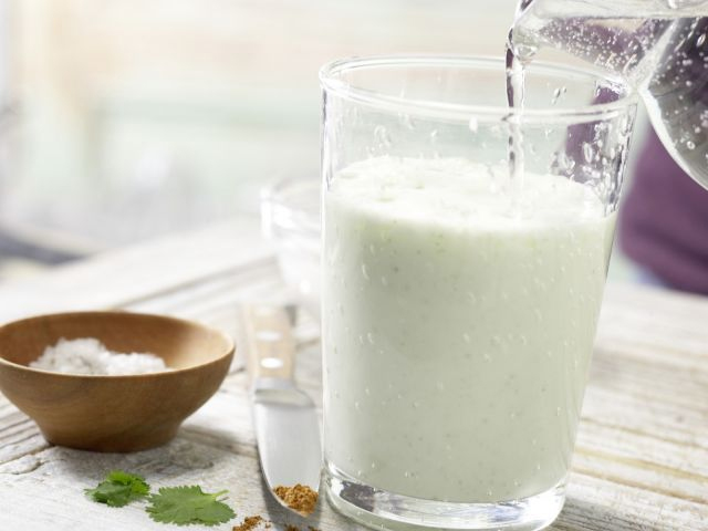 étape 3 pour la recette smoothie yaourt menthe et coriandre