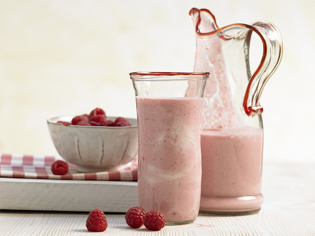 Recette smoothie aux framboises avec yaourt, avoine et miel