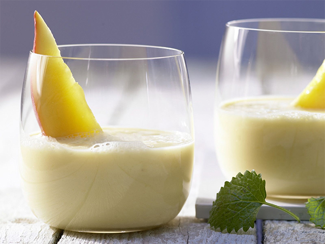 Recette smoothie mangue et banane avec jus d'orange et yaourt